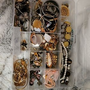 Brooches, watches, necklaces, rings, pendants...... 25lbs of Antique/Vin Jewlery